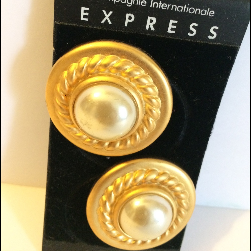 Vintage Clip-On Goldtone/Faux Pearl Earrings